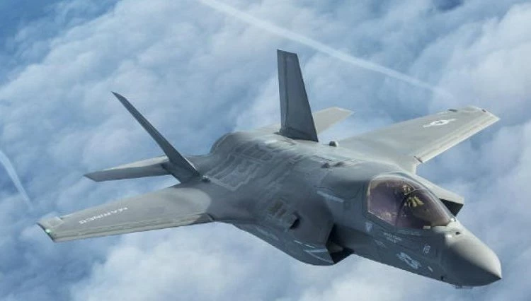 Σοκ στη Βρετανία: Κατάσκοπος σαν άλλη Μάτα Χάρι αποσπούσε πληροφορίες μέσω Tinder από στρατιωτικούς για τα F35